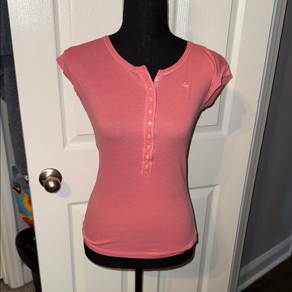 Abercrombie & Fitch Tops - 🖤ABERCROMBIE & FITCH LIGHT CORAL THIN HENLEY TOP SIZE M🖤